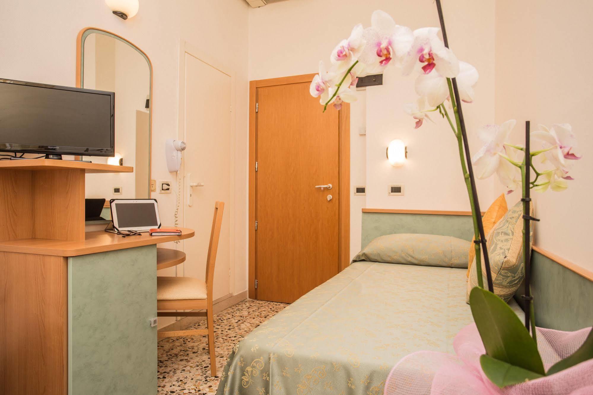 Hotel Oregon Rimini Exterior photo