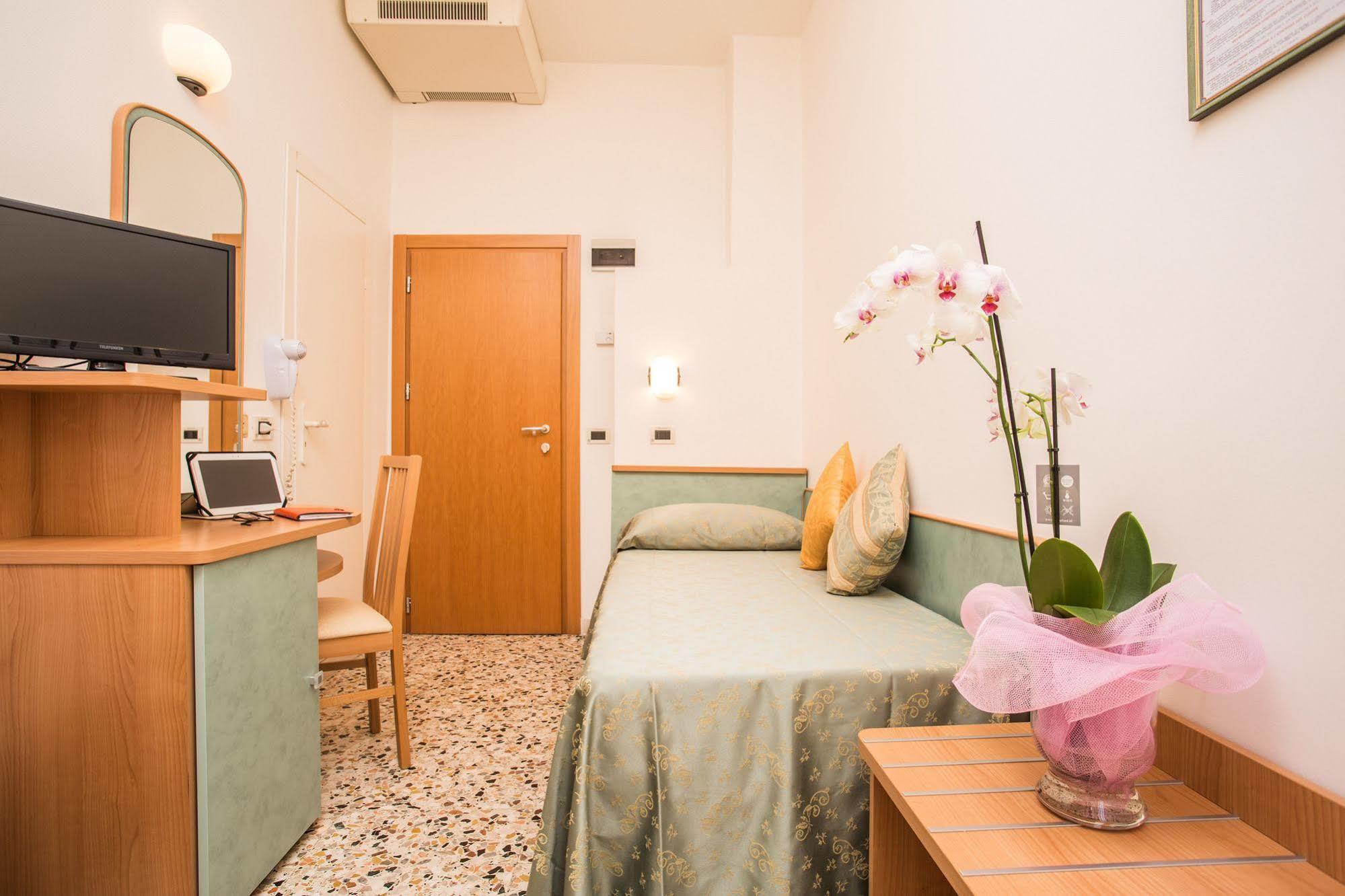 Hotel Oregon Rimini Exterior photo